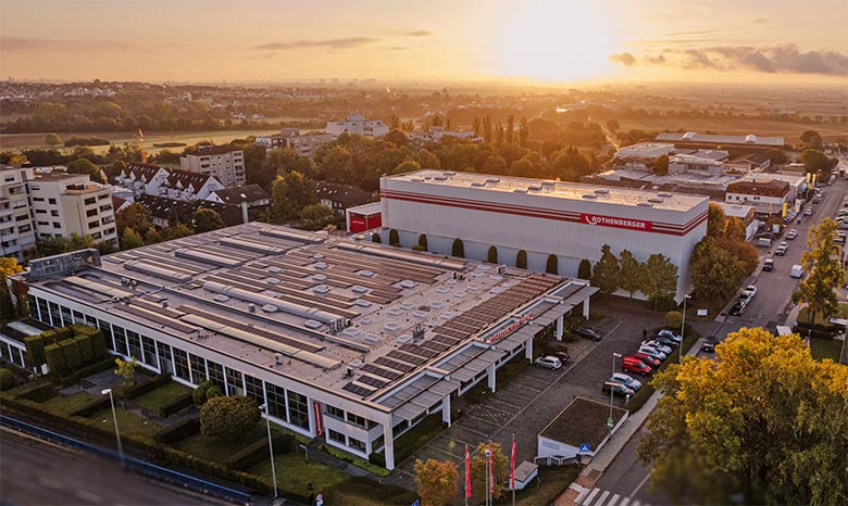 Rothenberger Unternehmenszentrale – Innovation und Qualität in der Rohrwerkzeugtechnik Rothenberger Firmengebäude – Hauptsitz des Werkzeugherstellers bei Sonnenaufgang