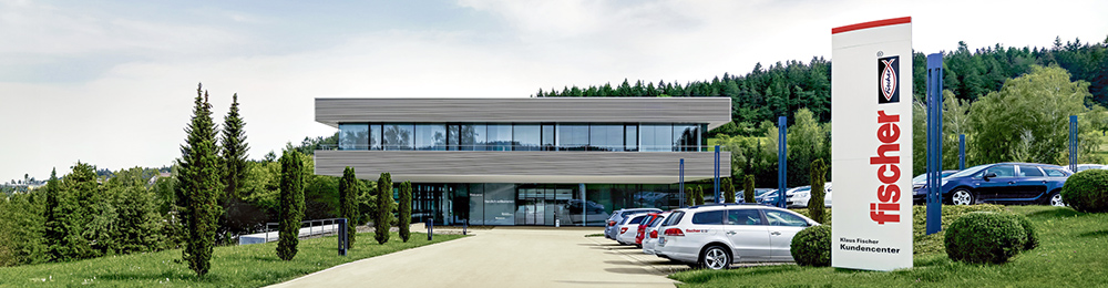 Fischer Unternehmenszentrale – Modernes Kundencenter im Grünen Fischer Firmengebäude und Kundencenter im Grünen